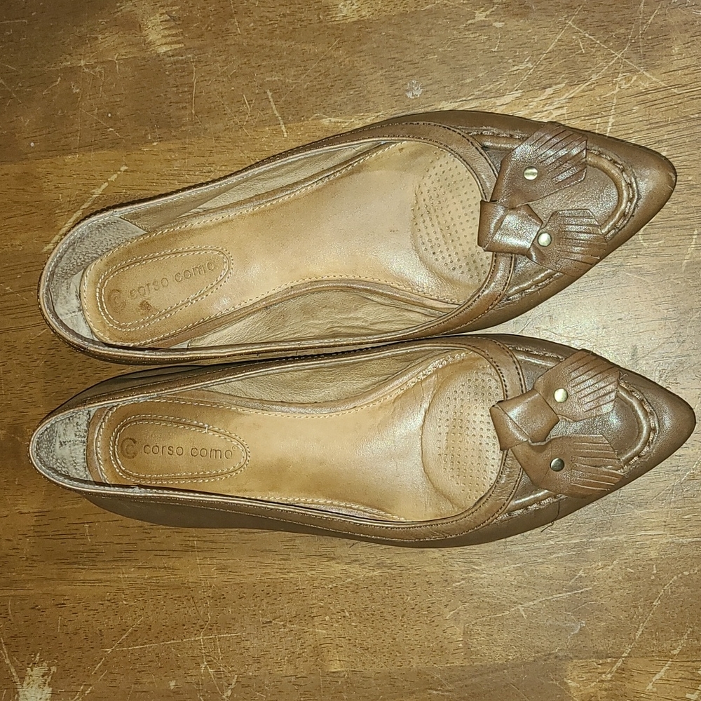 Pointed toed flats